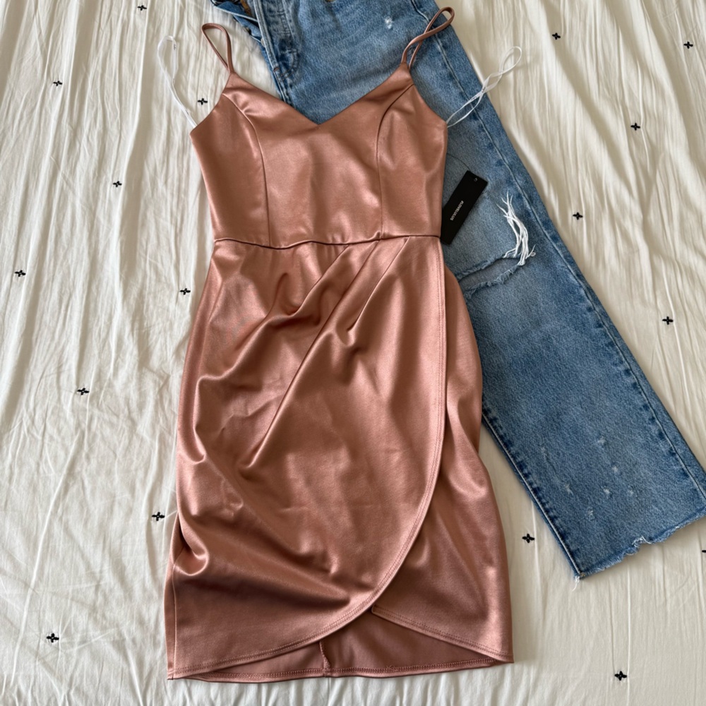 Lulu's Blush Satin Dress Size Small New with‎ tag